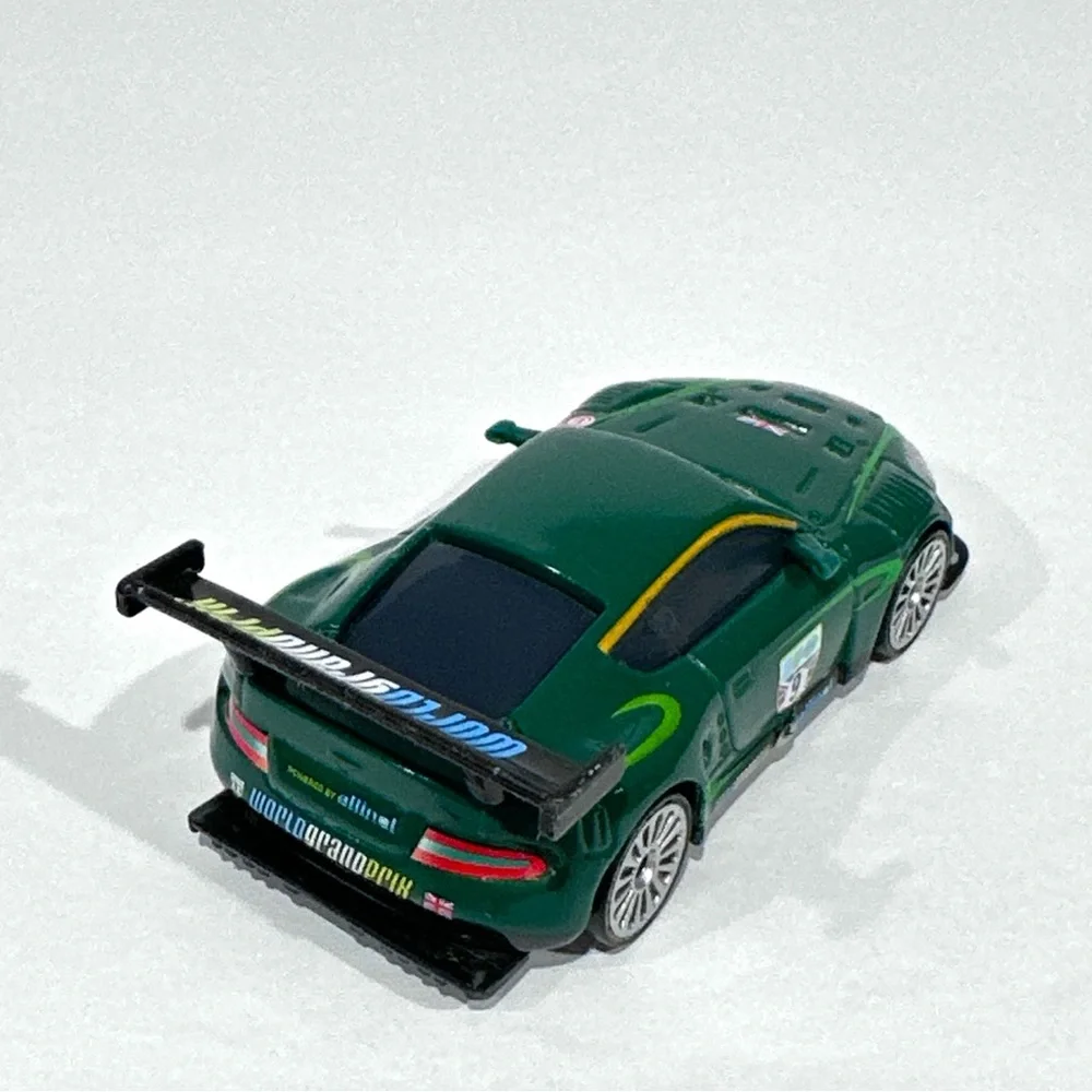 Disney Cars 2 Nigel Gearsley World Grand Prix Racer Die-cast Mattel 1:55